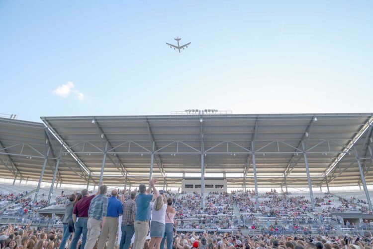 SkyWest plane banks to avoid B-52 in ND